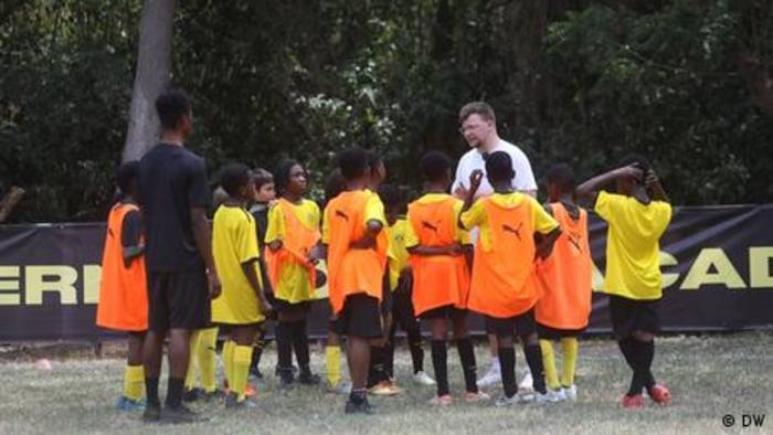 News video: Fußball-Profis von morgen: BVB-Akademie in Ghana