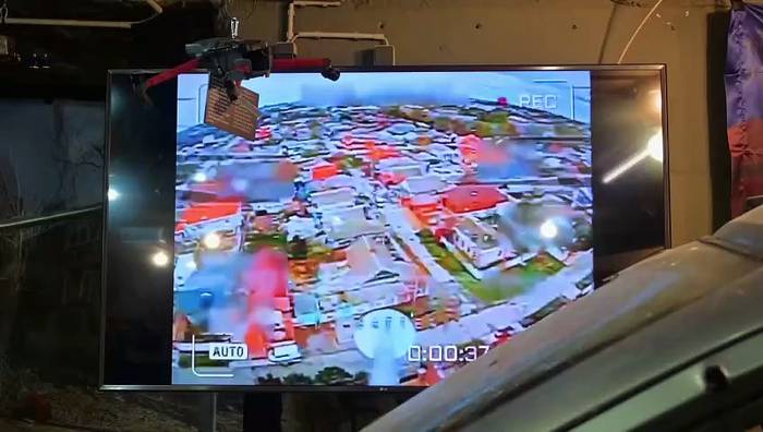 News video: Russlands Drohnenterror gegen Zivilisten – Ausstellung in Berlin zeigt zerbombtes Hilfsfahrzeug