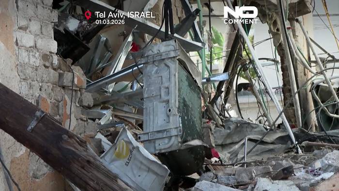 News video: Bewohner von Tel Aviv begutachten Schäden nach tödlichem iranischem Raketenangriff