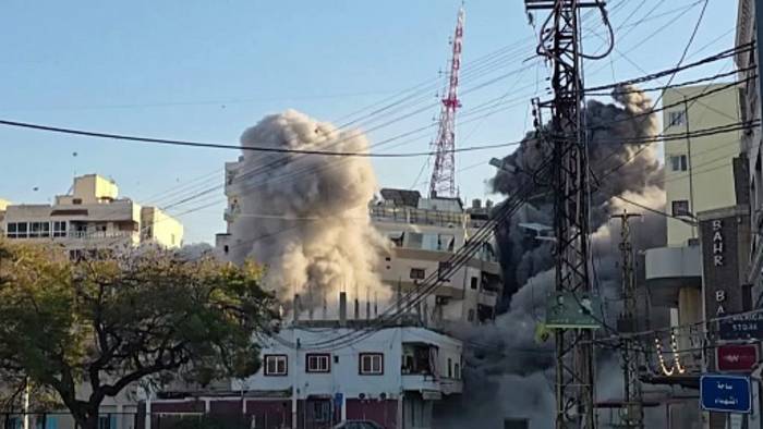 News video: Gebäude im Süden Libanons nach israelischem Angriff auf Hezbollah-Bank eingestürzt