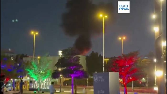 News video: Video zeigt Feuer nahe US-Konsulat in Dubai nach Drohnenangriff