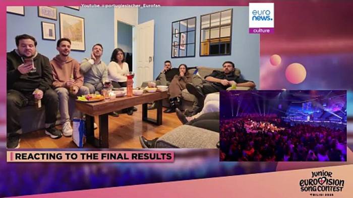 News video: Vor fünf Bildschirmen: Wie Eurovision-Fans monatelang auf den ESC hinfiebern