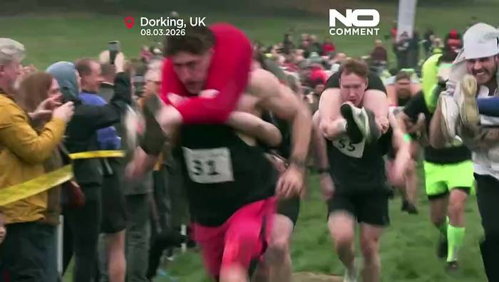 News video: Finnisches Duo gewinnt britisches Wife-Carrying-Rennen
