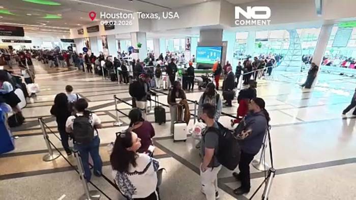 News video: US-Heimatschutz-Stillstand: Lange Schlangen an Flughafenkontrollen