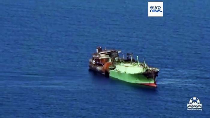 News video: Aufnahmen zeigen unbemannten russischen Tanker im Mittelmeer treibend