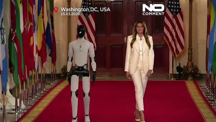 News video: Humanoider Roboter bei Bildungsgipfel im Weißen Haus mit Melania Trump