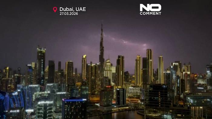 News video: Starkregen über Nacht: Überschwemmungen legen Verkehr und Flugbetrieb in Dubai lahm