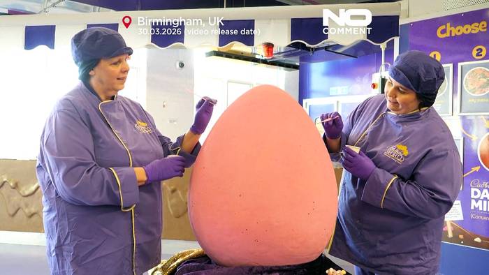 Video: Cadbury präsentiert riesiges 55-Kilo-„Mega Mini Egg“ vor Ostern