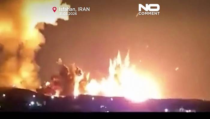 News video: US-Angriff auf Isfahan: riesiger Feuerball steigt in iranischen Nachthimmel