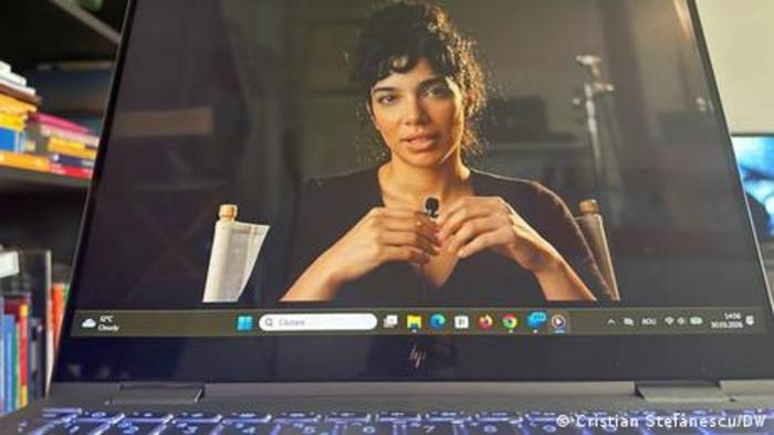 News video: Rumänien: Erfolgreiche KI-Künstlerin sorgt für Kontroversen