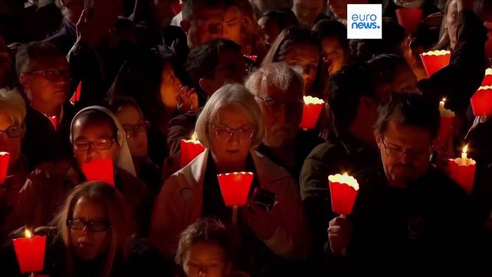 News video: Das gab es seit Jahrzehnten nicht: Papst Leo trägt Kreuz durch alle 14 Stationen
