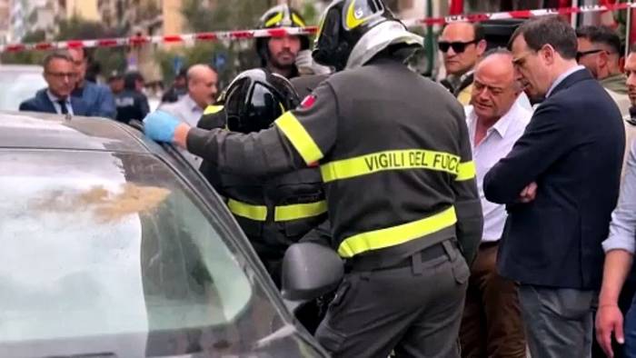 News video: Italien: 25 Geiseln frei, Bankbande in Neapel flieht durch Tunnel