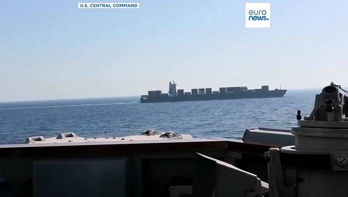 News video: US-Marine beschießt und kapert Frachter unter iranischer Flagge