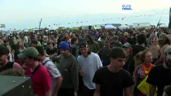 Video: 40.000 bei illegaler Rave-Party in Frankreich: 