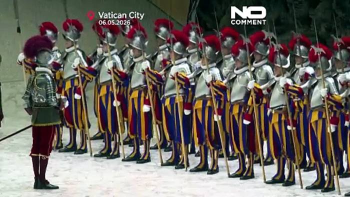 News video: Papst Leo XIV vereidigt 28 neue Schweizergardisten im Vatikan