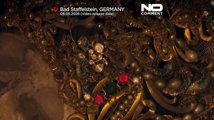 Video: Juwelenverzierte Skelette im deutschen Kloster ziehen Besucher in ihren Bann