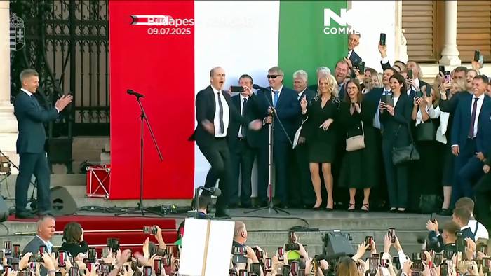 News video: Ungarns designierter Gesundheitsminister Hegedűs tanzt bei Feier für Magyar