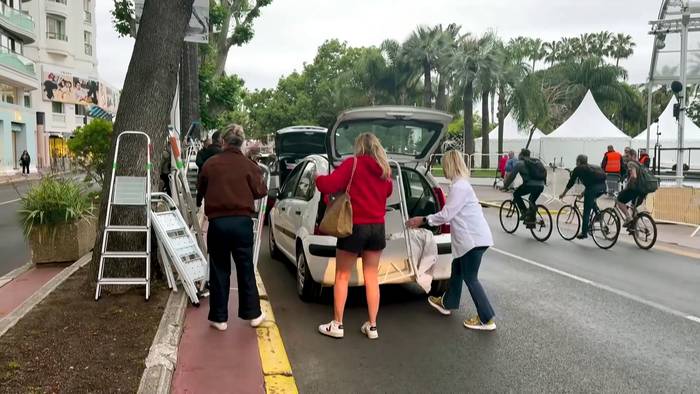 News video: Filmfestspiele Cannes 2026: Fans sichern sich früh Plätze am roten Teppich
