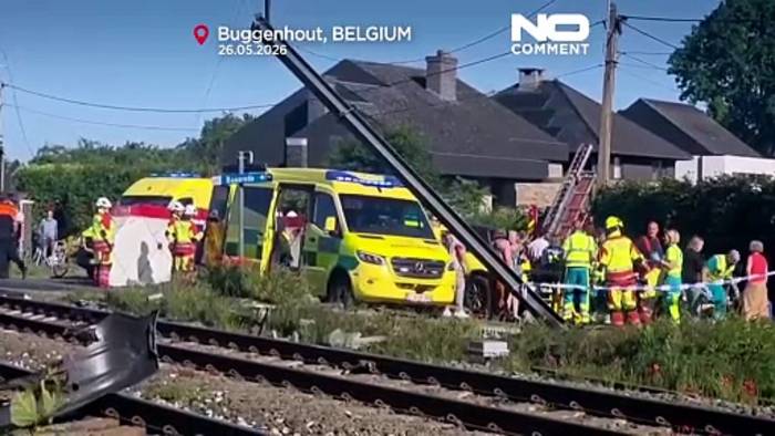 News video: Belgien: Erste Aufnahmen nach tödlichem Zusammenstoß von Zug und Schulbus