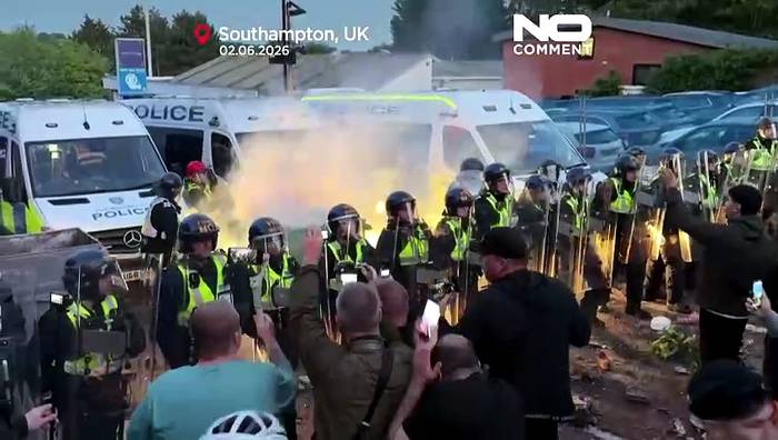 News video: Großbritannien: Polizei und Demonstrierende prallen bei Protest in Southampton aufeinander