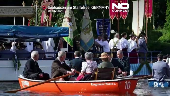 News video: Deutschland: Fronleichnamsprozession auf bayerischem See pflegt jahrhundertealte Bootsriten