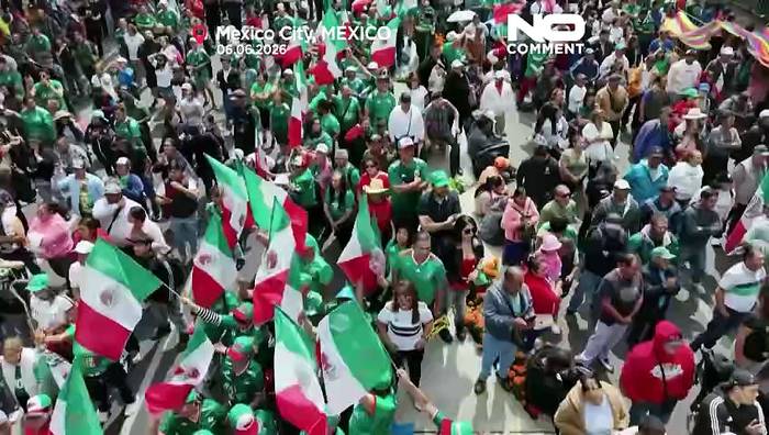 News video: Mexiko-Stadt: Tausende machen bei Rekord-Laola vor der WM mit
