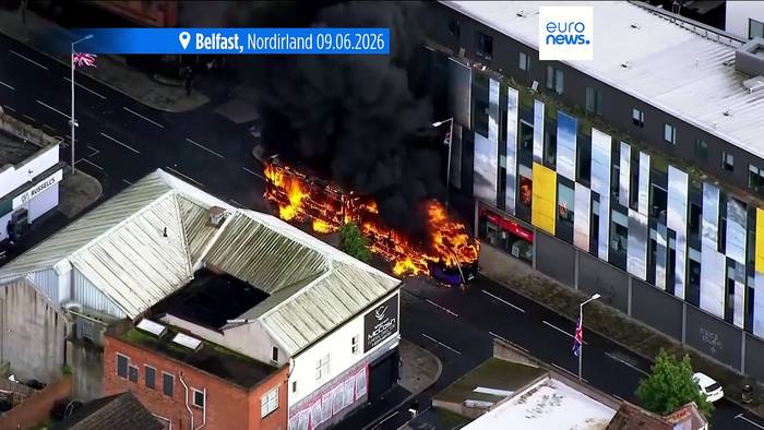 News video: Nach Messerangriff in Belfast: Demonstration gegen Migration eskaliert