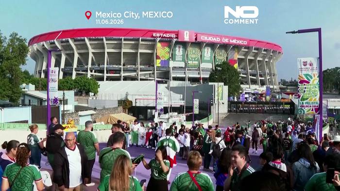 Video: Fans strömen vor WM-Auftakt ins Mexico City Stadium