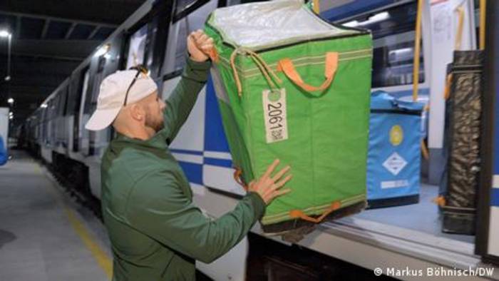 News video: Weniger Verkehr auf den Straßen: Madrid testet Paketzustellung per U‑Bahn