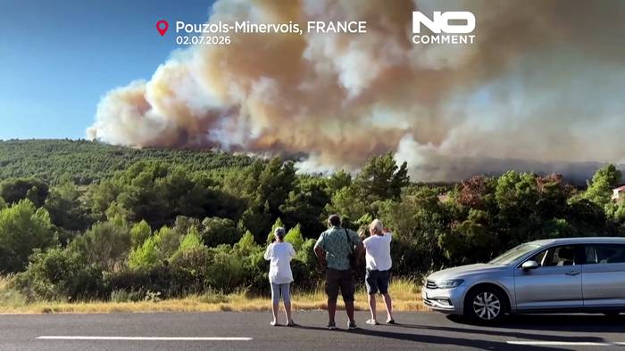 Video: Großfeuer in Südfrankreich: Feuerwehr bekämpft Waldbrand