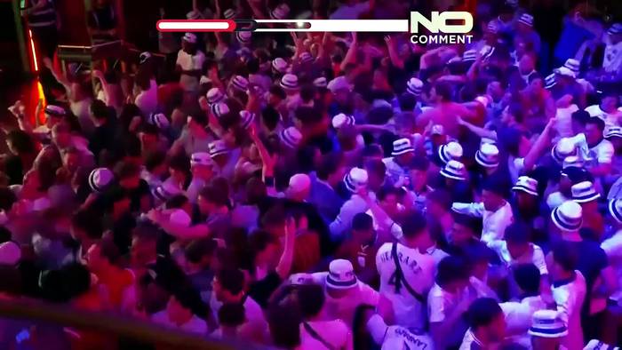 News video: Jubel bei England-Fans nach dramatischem WM-Sieg