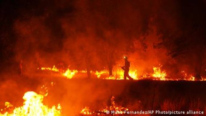 News video: An der Feuerfront in Frankreich und Spanien