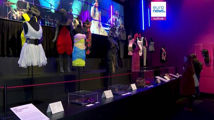 News video: Amy Winehouses Vater muss fast 1 Million Pfund an ihre Freundinnen zahlen