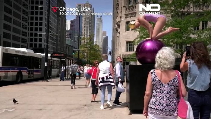 News video: Riesige realistische Skulpturen holen Kunst zu Chicagos Passanten